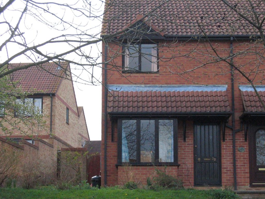 2 bed semidetached house to rent in Parsley Close, Walnut Tree, Milton