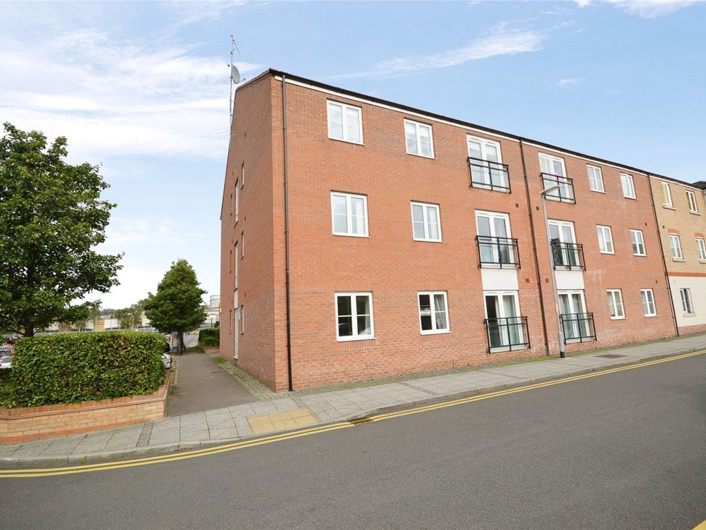 2 bed flat for sale in Riverside Drive, Lincoln, Lincolnshire LN5, £