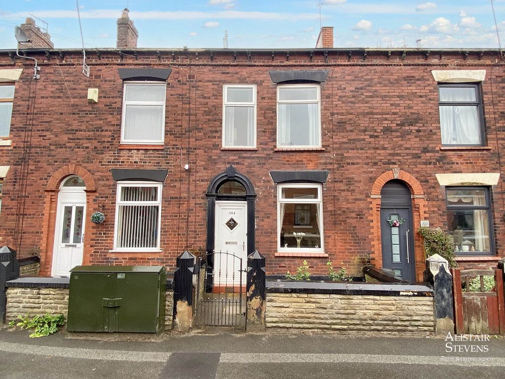 3 bed terraced house for sale in Rochdale Road, Oldham OL2, £169,950