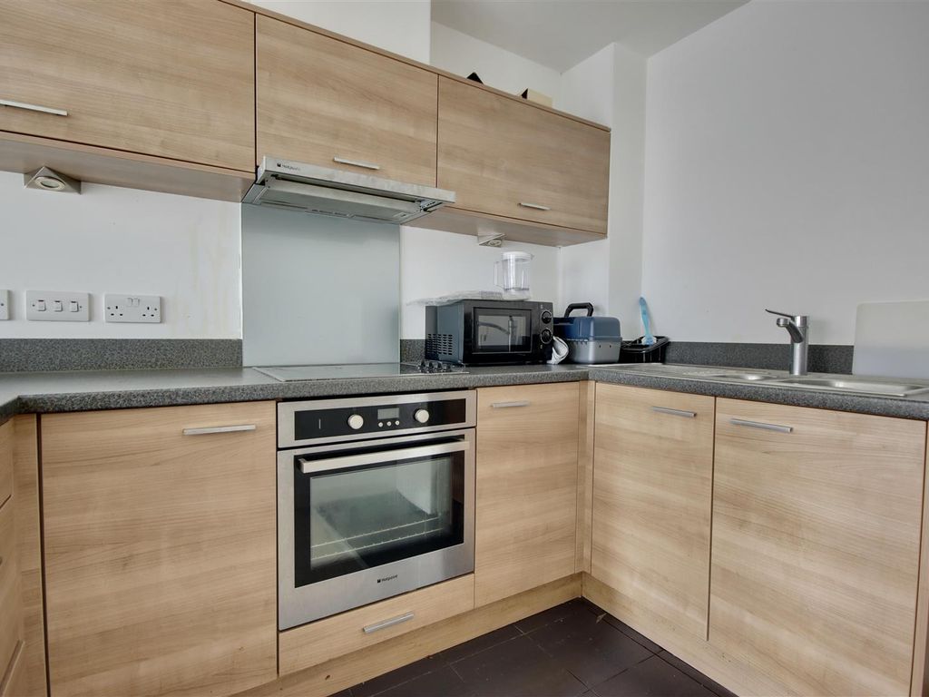 1 bed flat to rent in Richmond House, Bonfire Corner, Portsmouth PO1