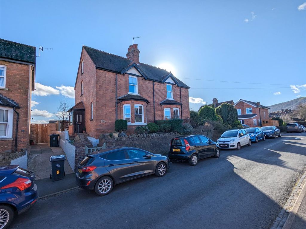 3 bed semidetached house for sale in Wedderburn Road, Malvern WR14, £