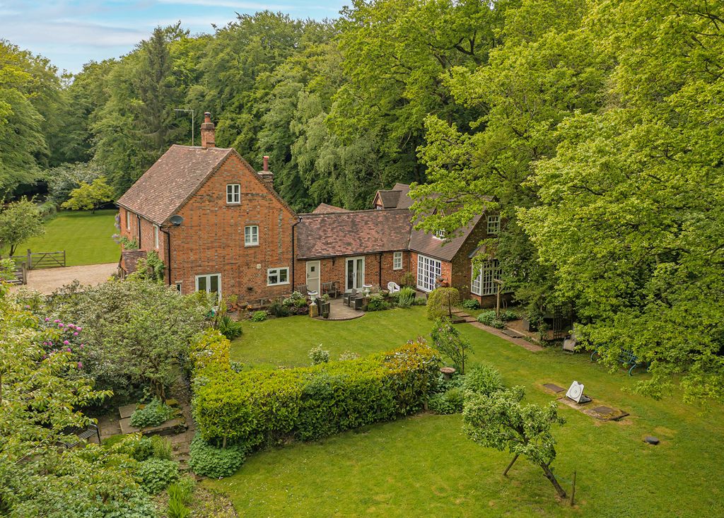 5 bed detached house for sale in Stoke Row Road, Kingwood, HenleyOn