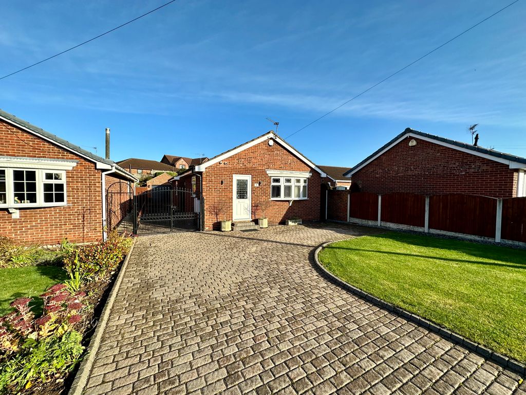 3 bed detached bungalow for sale in Pinefield Avenue, Barnby Dun