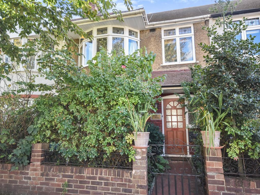 4 bed terraced house for sale in Springvale Avenue, Brentford TW8 Zoopla