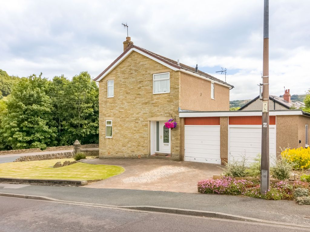 3 bed detached house for sale in Moorcroft Park Drive, New Mill