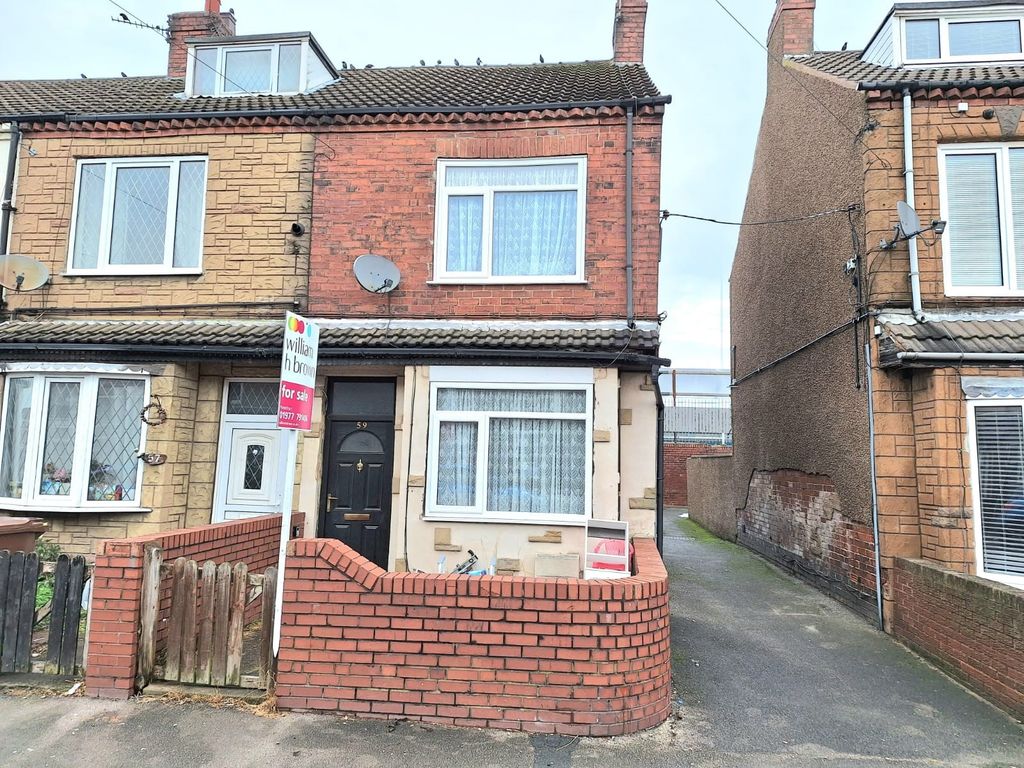 3 bed end terrace house for sale in Post Office Road, Featherstone