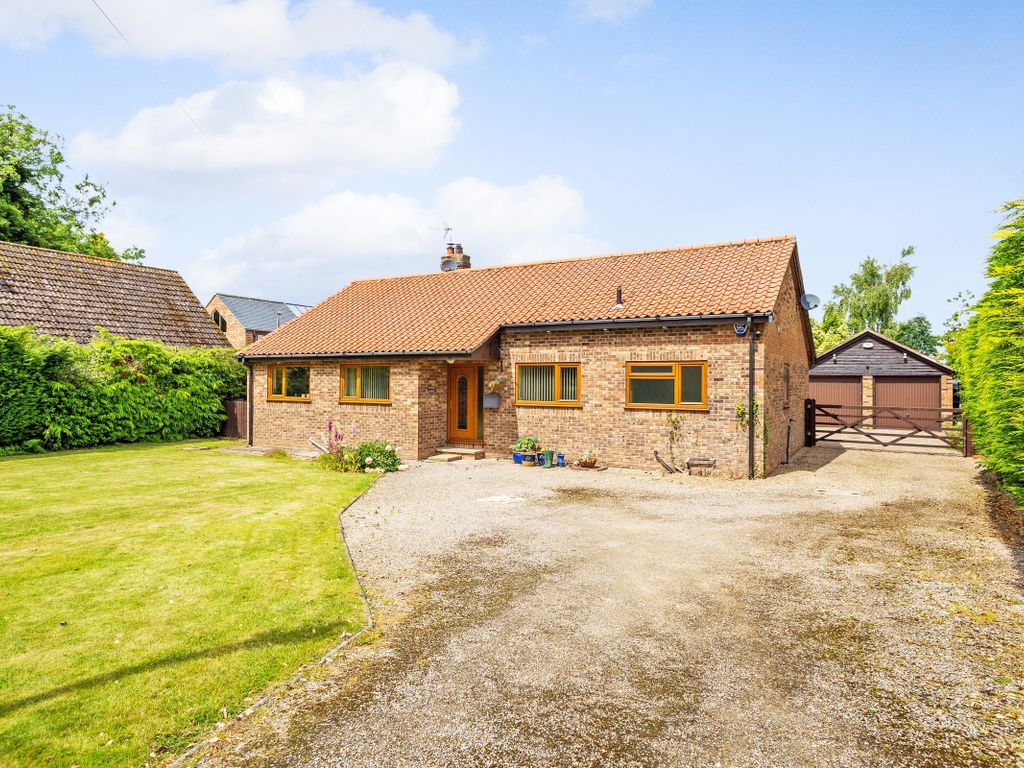 3 bed detached bungalow for sale in Main Street, Kelfield, York YO19