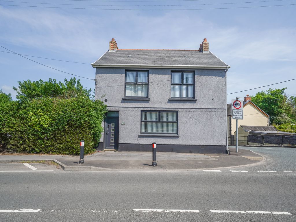 3 bed detached house for sale in Carmarthen Road, Cross Hands, Llanelli