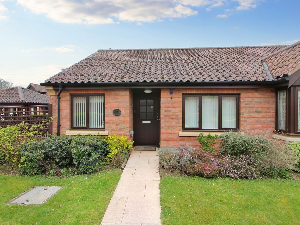 2 bed bungalow for sale in Honeywell Close, Oadby, Leicester LE2 Zoopla