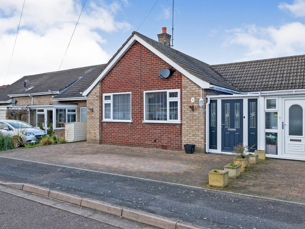 2 bed semidetached bungalow for sale in Barker Close, Rushden NN10
