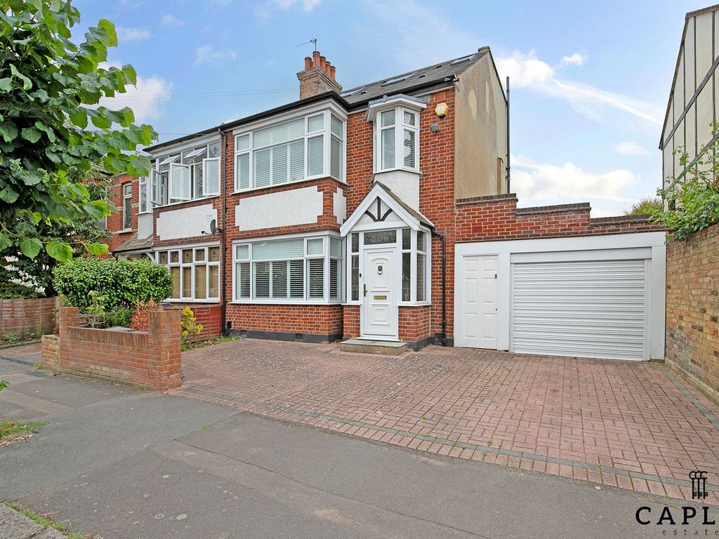 5 bed semidetached house for sale in Carnarvon Road, London E18, £