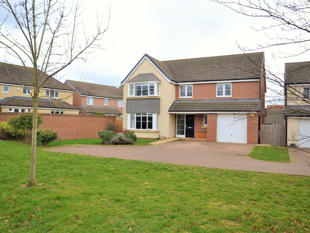 4 bed detached house for sale in Bobbin Close, Brockworth, Gloucester