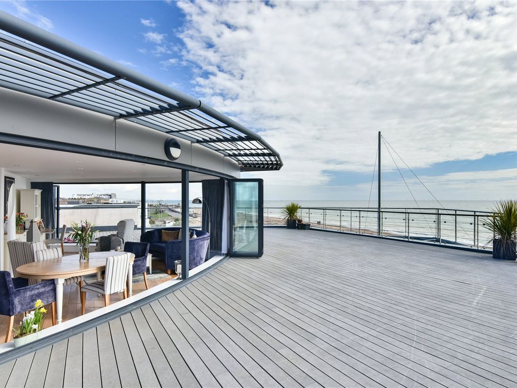 2 bed flat to rent in The Waterfront, GoringBySea, Worthing, West