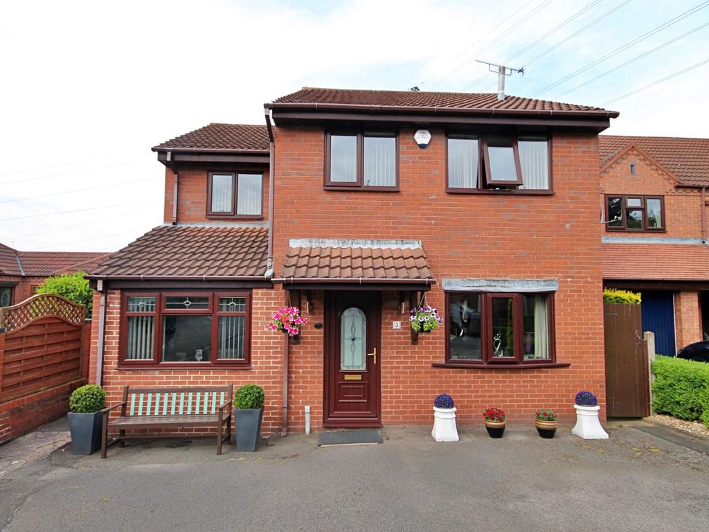 4 bed property for sale in Heathcote Close, Wilnecote, Tamworth B77