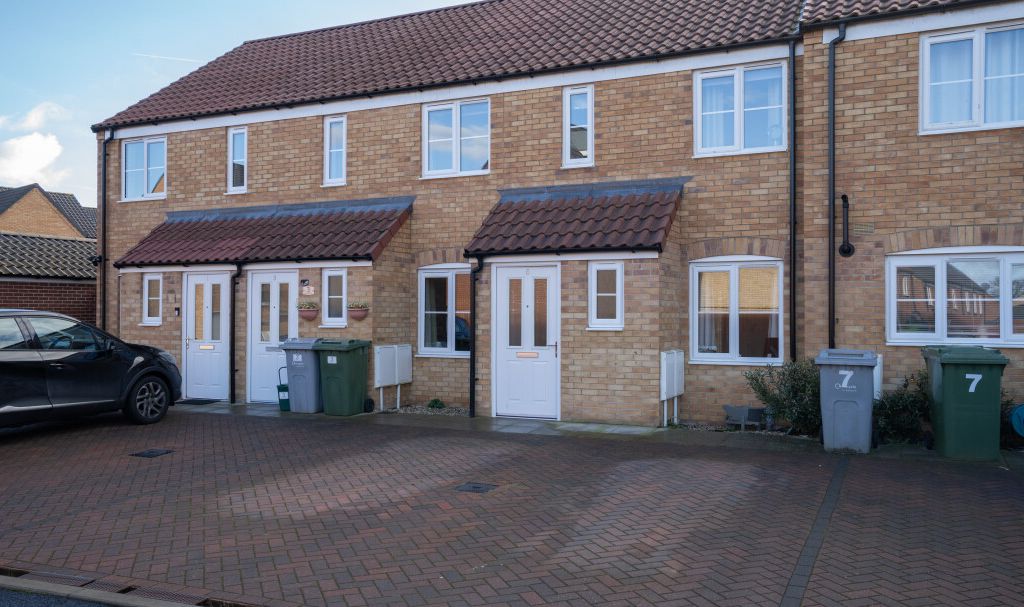 2 bed terraced house for sale in Bobolink Row, Sprowston, Norwich NR7
