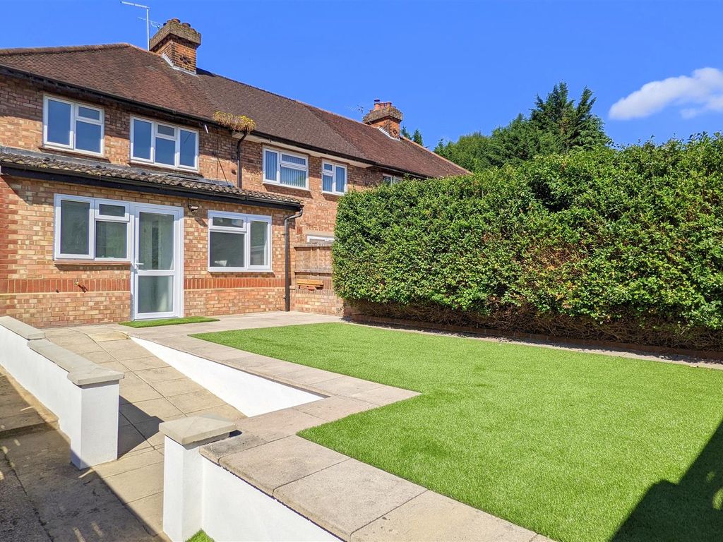 Studio to rent in High Street, London Colney, St. Albans AL2, £1,000 pcm Zoopla