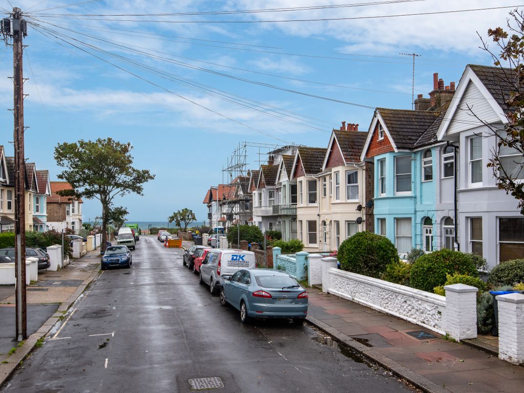 1 bed flat for sale in Alexandra Road, Worthing BN11, £200,000 Zoopla