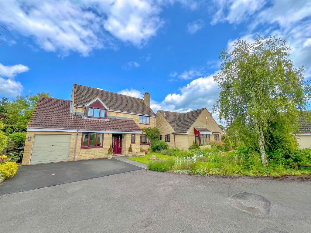 4 bed detached house for sale in The Cursus, Lechlade GL7, £650,000