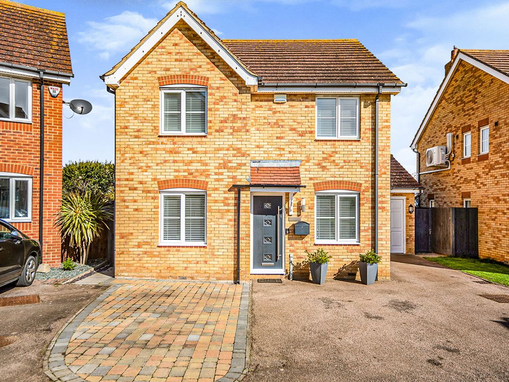 4 bed detached house for sale in Mackintosh Close, High Halstow