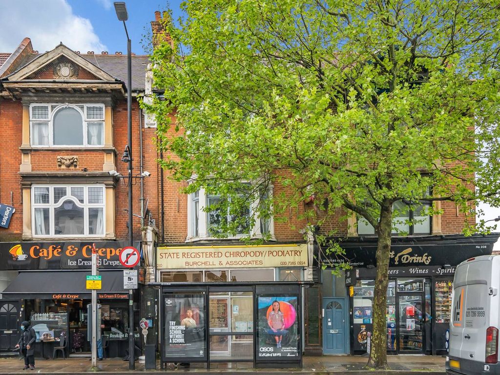 3 bed flat to rent in Fulham Palace Road, Fulham, London W6, £4,000 pcm