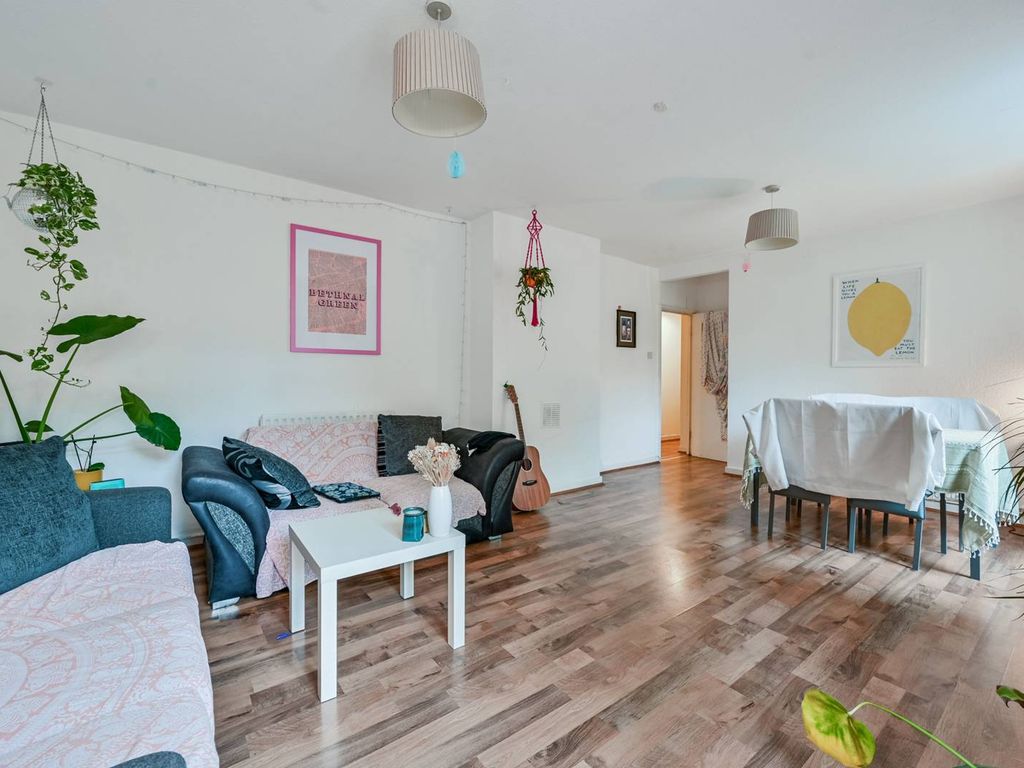 4 bed flat for sale in Hollybush House, Hollybush Gardens, Bethnal