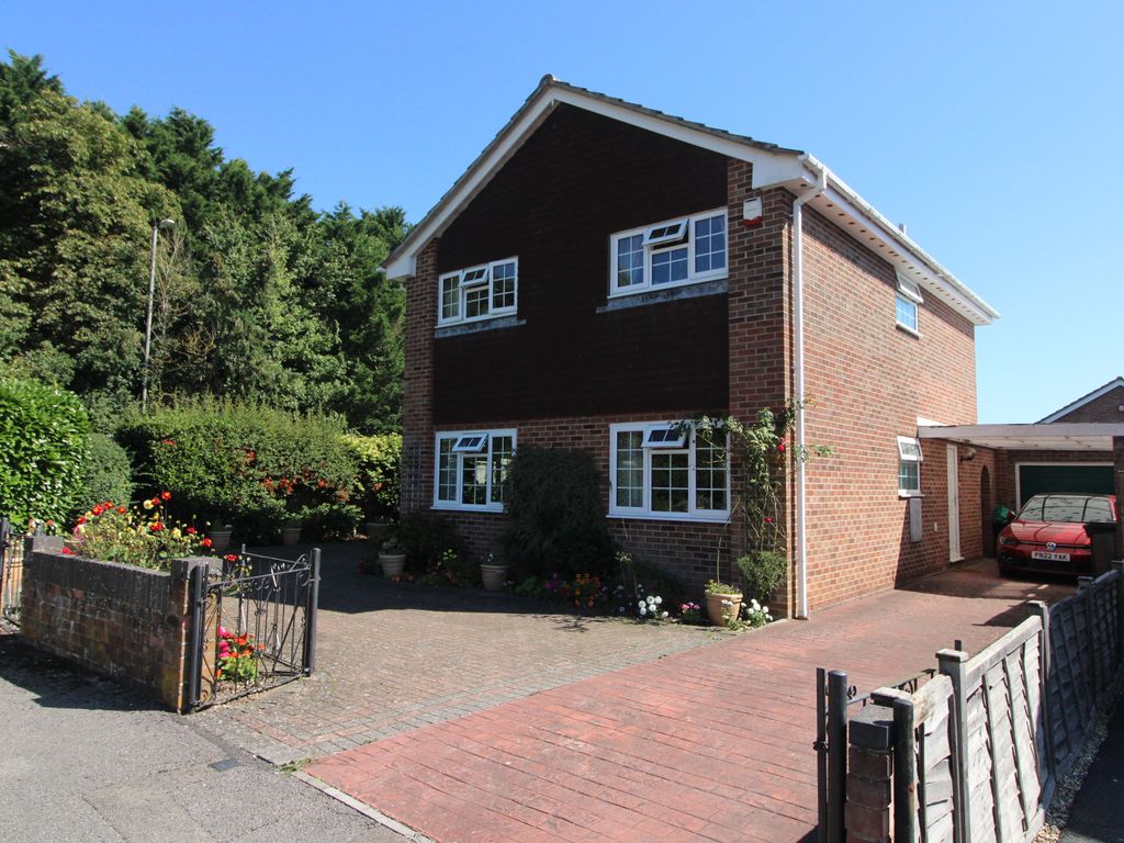 4 bed detached house for sale in Trent Crescent, Henwick, Thatcham RG18