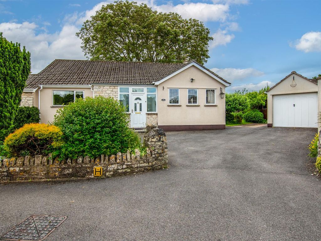 3 bed detached bungalow for sale in Rectory Close, Farmborough, Bath
