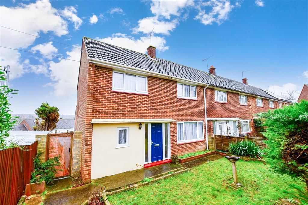 3 bed end terrace house for sale in Livingstone Road, Gravesend, Kent
