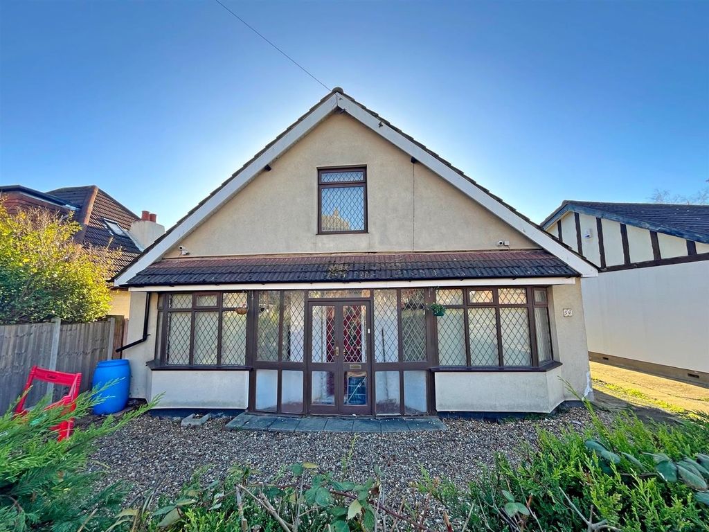 3 bed detached bungalow for sale in Squirrels Heath Lane, Gidea Park