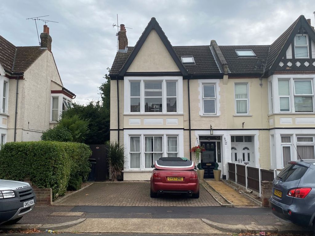 2 bed flat for sale in Ground Floor Flat, 11 Finchley Road, Westcliff