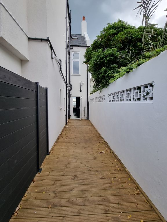 2 bed flat to rent in Clifton Drive, WestcliffOnSea, Southend SS0 Zoopla