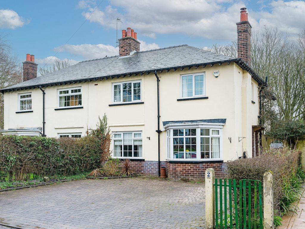 4 bed semidetached house for sale in Dobson Close, Wrightington, Wigan