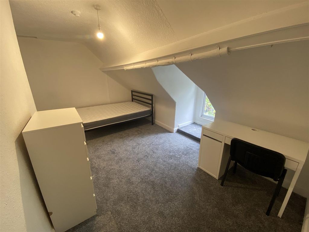 Room to rent in Broadway, Treforest, Pontypridd CF37, £500 pcm Zoopla