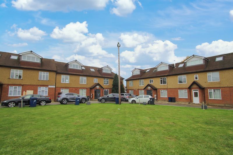 2 bed flat for sale in Braund Avenue, Greenford UB6, £305,000 Zoopla