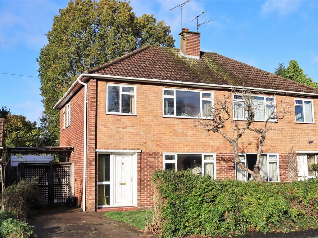 3 bed semidetached house for sale in Blunden Road, Farnborough GU14