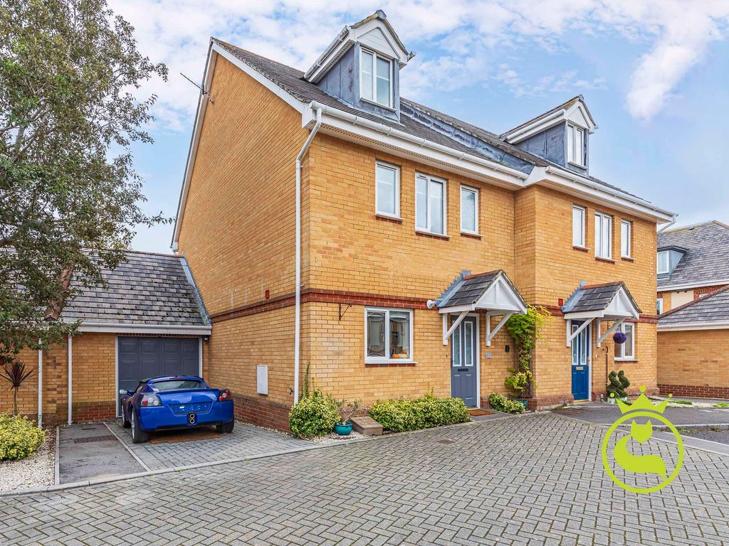 4 bed semidetached house for sale in Doulton Gardens, Whitecliff