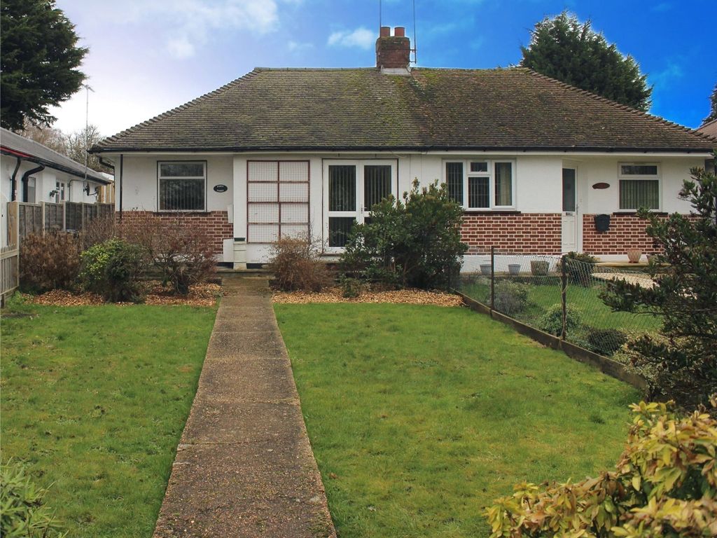 1 bed bungalow for sale in Oxenden Road, Tongham, Surrey GU10 Zoopla