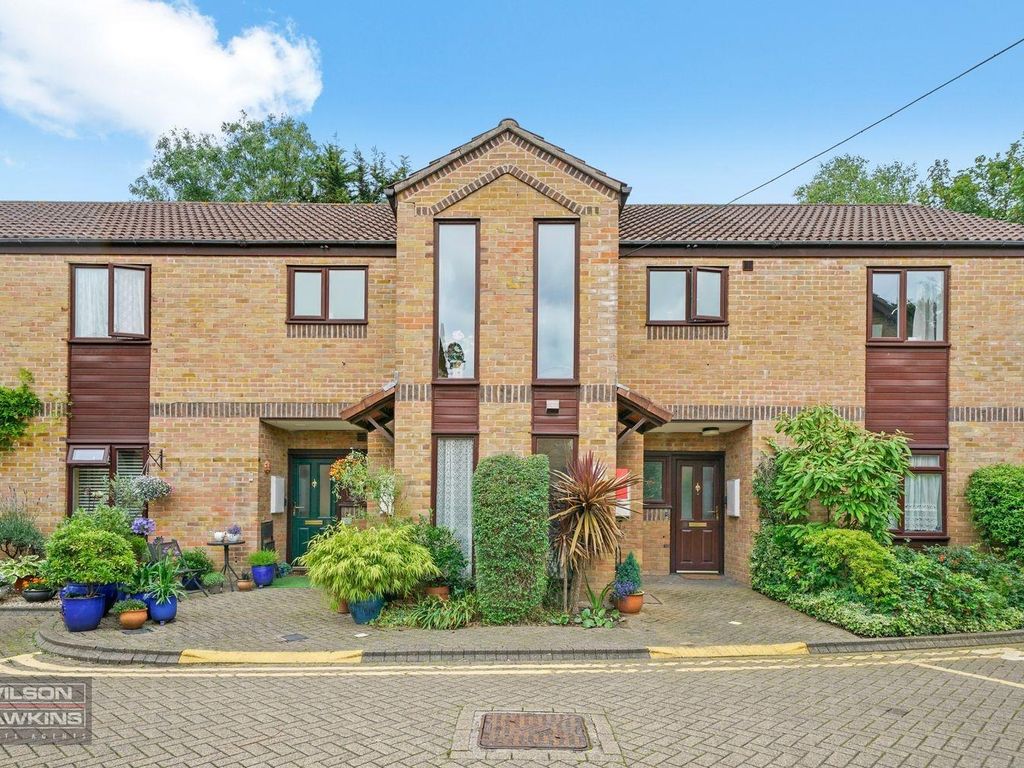 2 bed flat for sale in Farmborough Close, Harrow HA1, £69,950 Zoopla