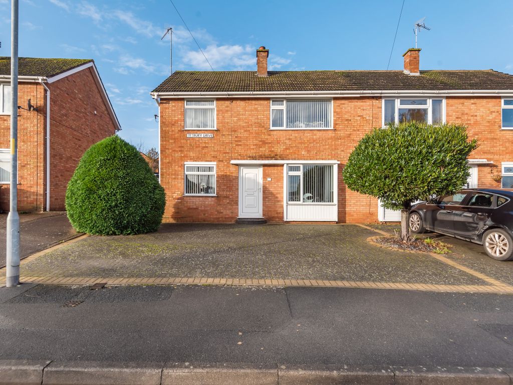 3 bed semidetached house for sale in Tetbury Drive, Worcester