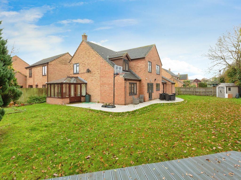 4 bed detached house for sale in Salisbury Grove, Giffard Park, Milton