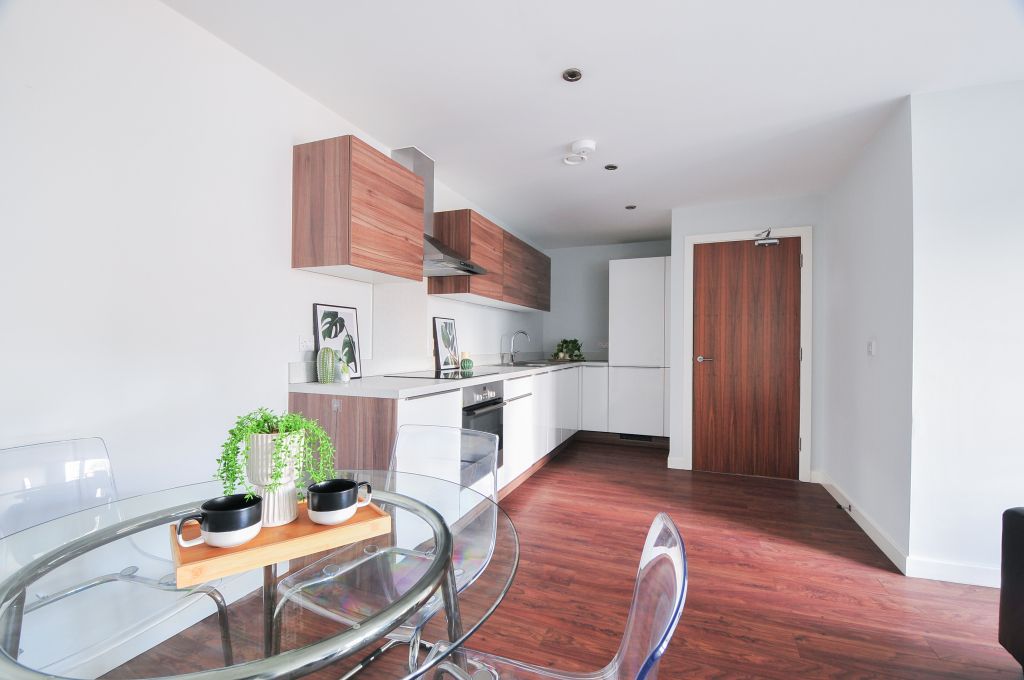 3 bed flat to rent in 3 Bedroom Apartment Alto, Sillavan Way, Salford