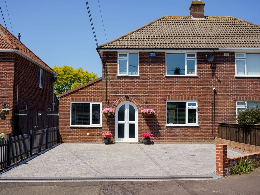 3 bed terraced house for sale in Winston Drive, Yeovil BA21, £300,000