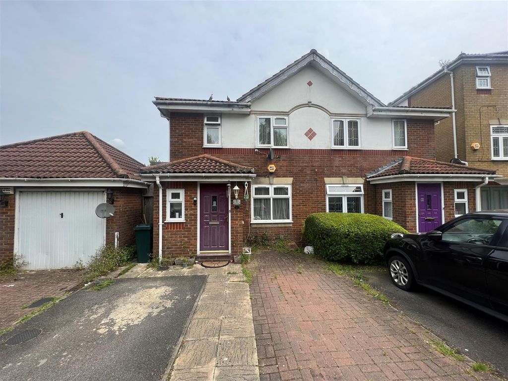 3 bed semidetached house for sale in Tollgate Drive, Hayes UB4 Zoopla