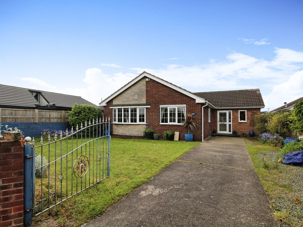 3 bed detached bungalow for sale in Kestrel Drive, Rossington