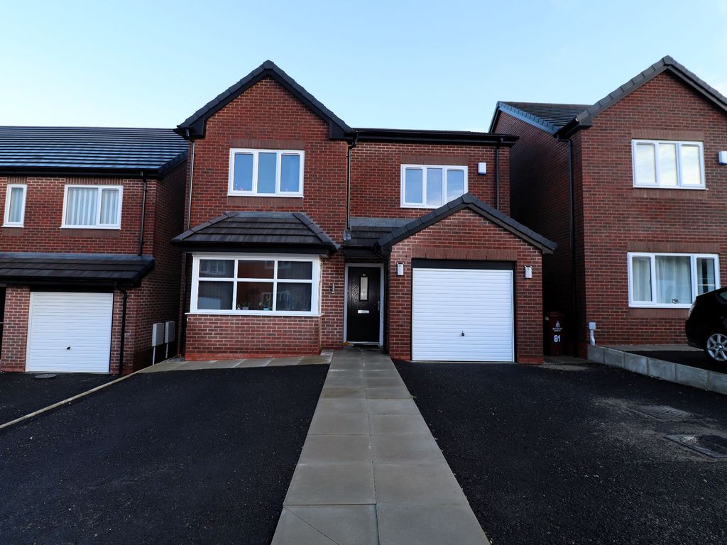 4 bed detached house to rent in Meadowbrook Rise, Blackburn BB2, £1,495