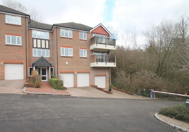 2 bed flat to rent in Southview Road, Warlingham CR6 Zoopla