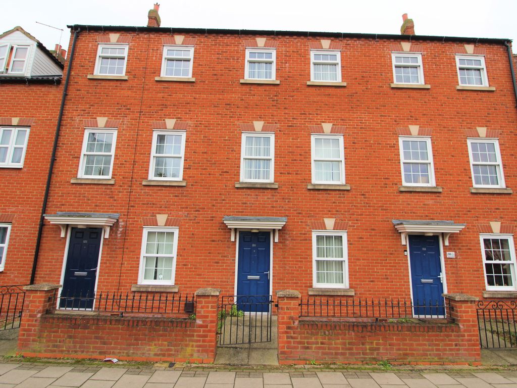 4 bed terraced house for sale in Church Street, Gainsborough DN21 Zoopla