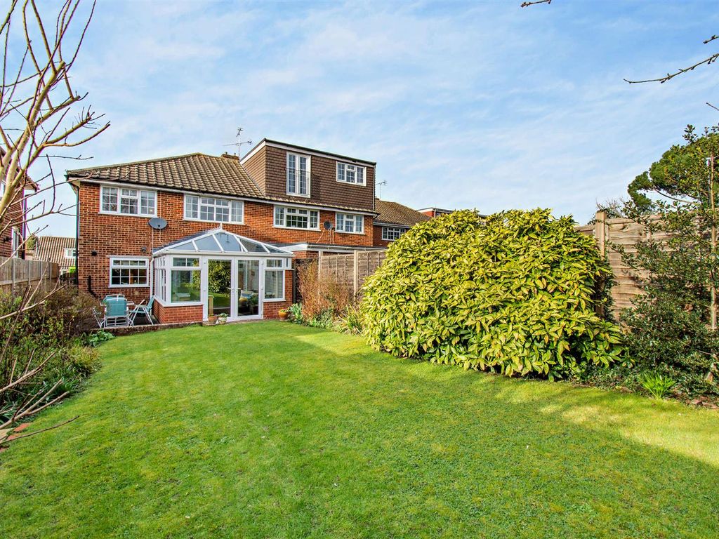 3 bed semidetached house for sale in Aviemore Gardens, Bearsted