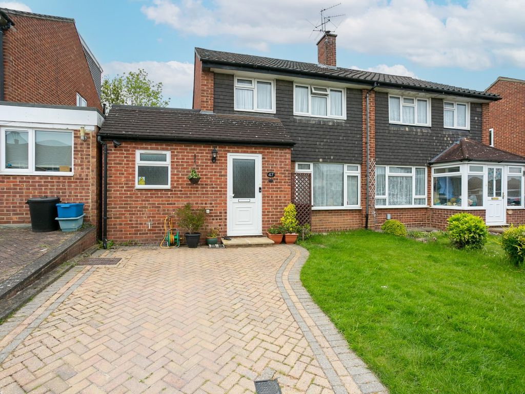 3 bed semidetached house for sale in Homefield Road, Bushey