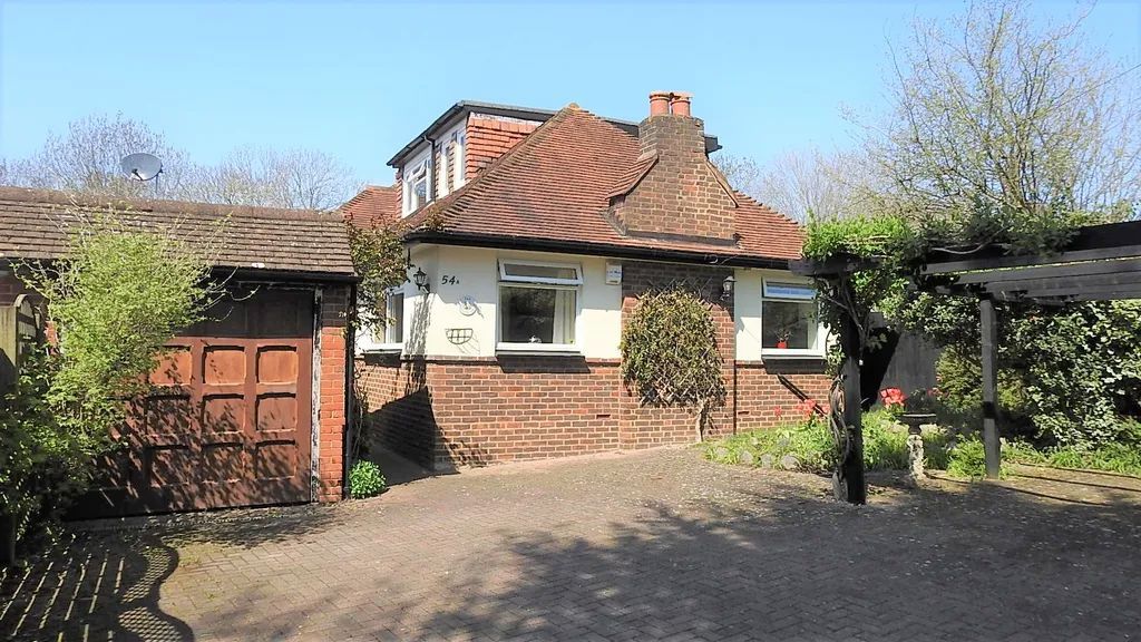 4 bed bungalow for sale in Meadow Walk, Ewell, Epsom KT17, £650,000
